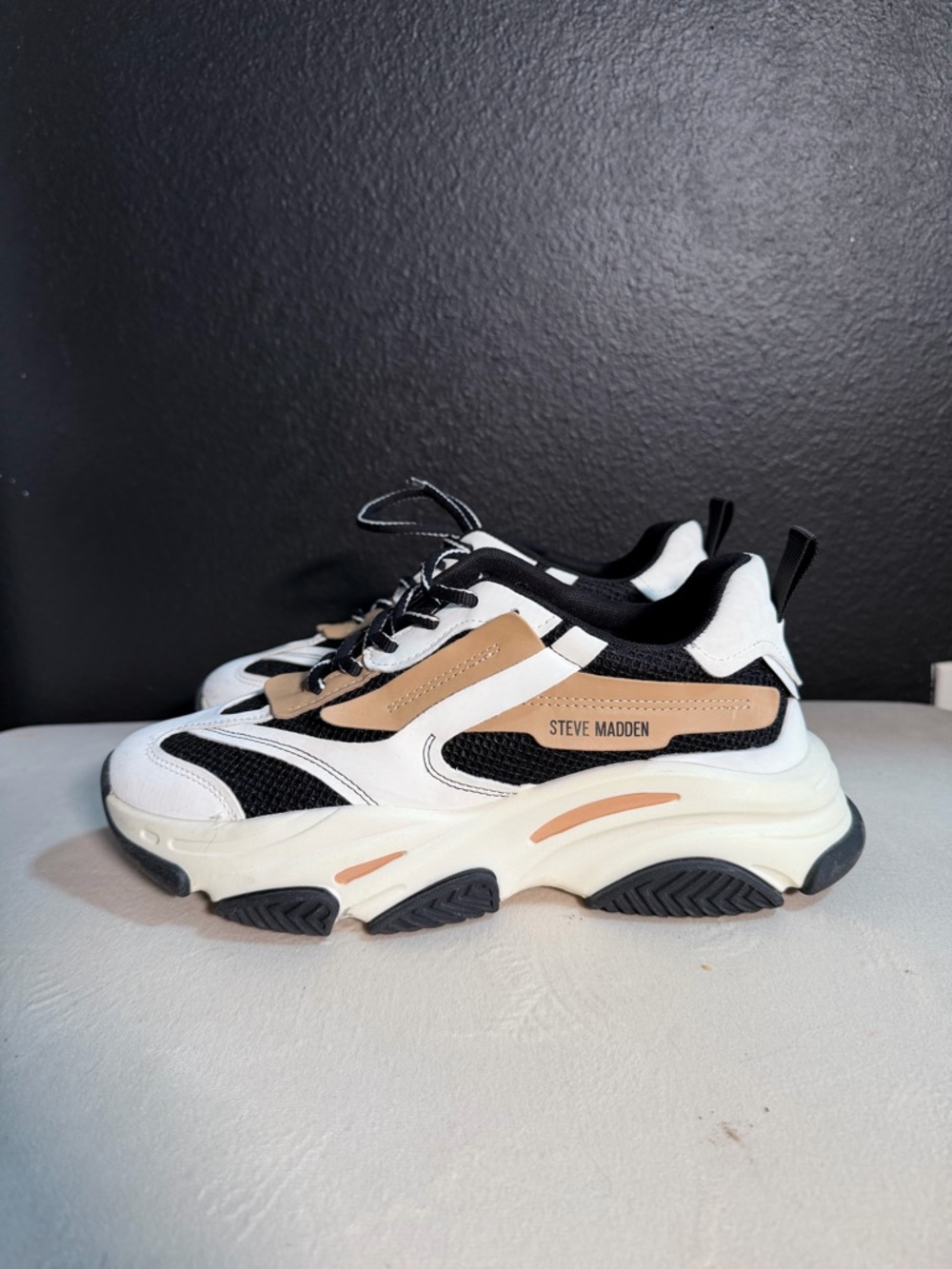 Steve Madden Platform Runner in White Black and Tan